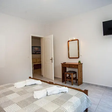 Captain Georgio Apartments Poros  Exterior photo