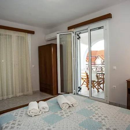 Captain Georgio Apartments Poros  Exterior photo